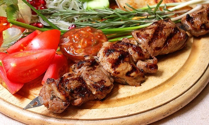 թոնրի խորոված խոզի մսից